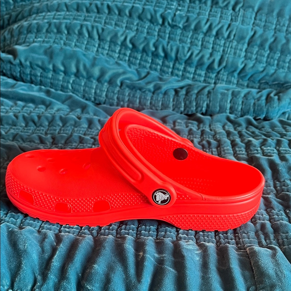 CROCS Kids Vibrant Red Water Shoes - Picture 4 of 4